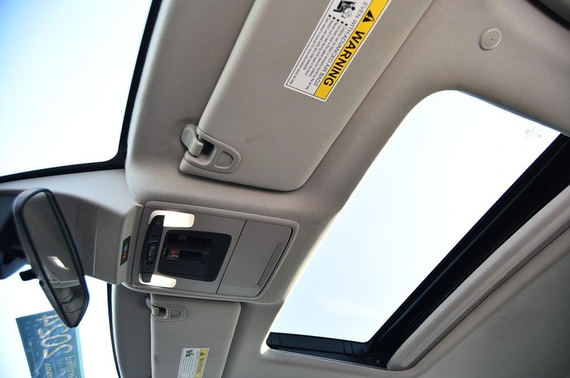 Honda Accord Sedan Vehicle Full-screen Gallery Image 22