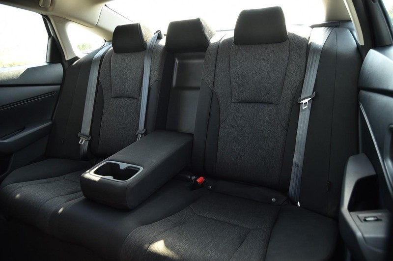 Honda Accord Sedan Vehicle Full-screen Gallery Image 23