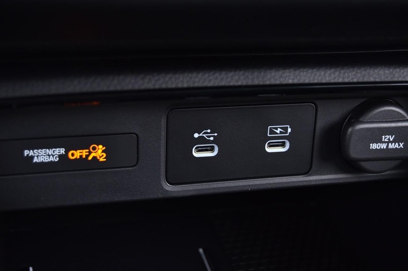 Honda CR-V Hybrid Vehicle Image 17