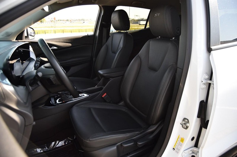 Buick Encore GX Vehicle Image 19