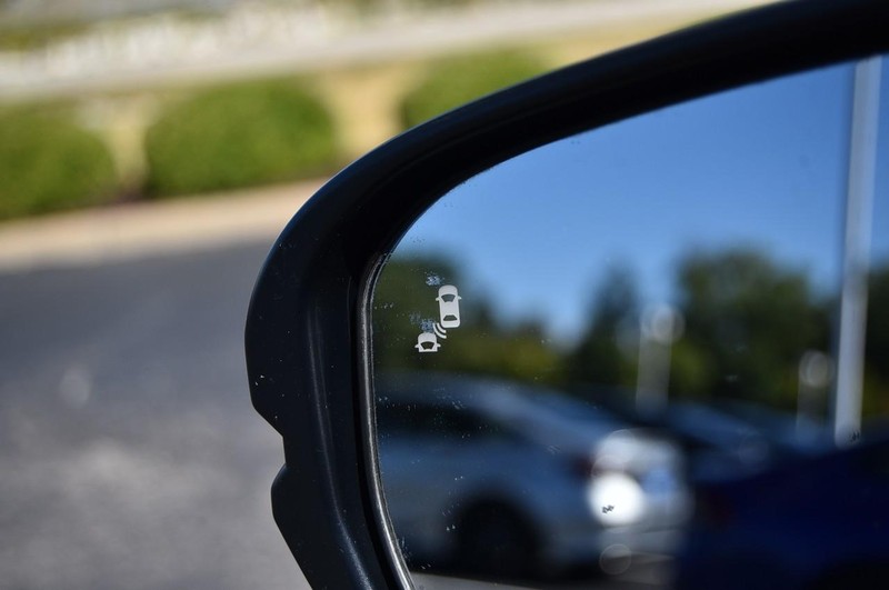 Honda CR-V Vehicle Full-screen Gallery Image 9