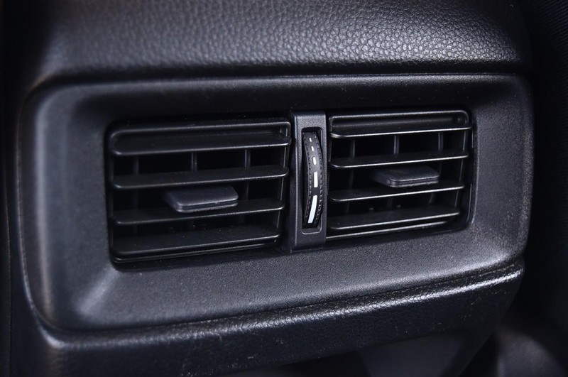 Honda CR-V Vehicle Full-screen Gallery Image 25