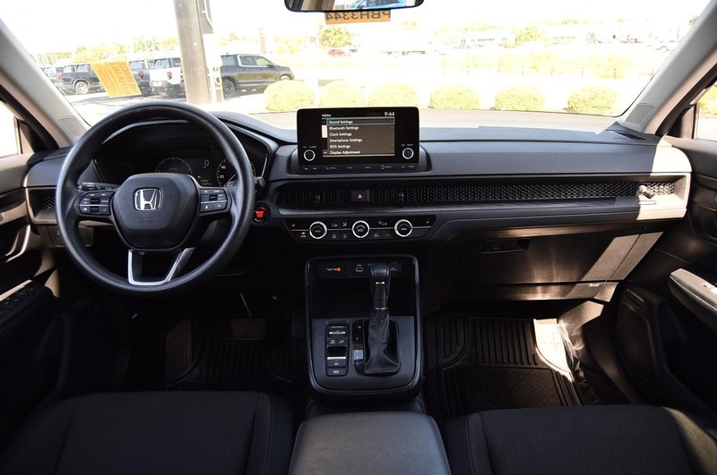 Honda CR-V Vehicle Full-screen Gallery Image 7