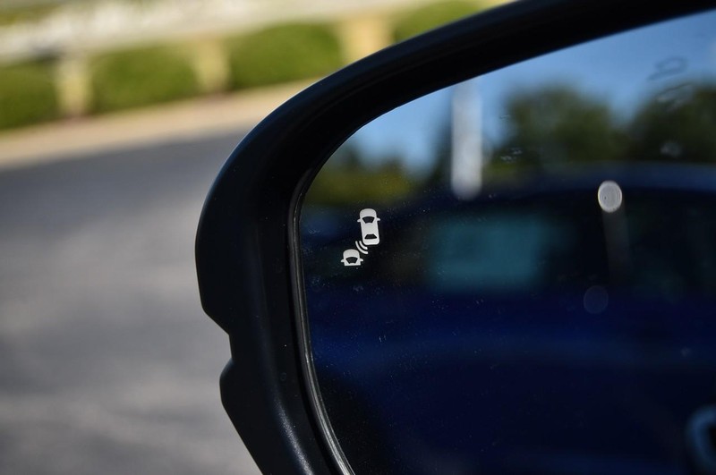 Honda CR-V Vehicle Full-screen Gallery Image 9