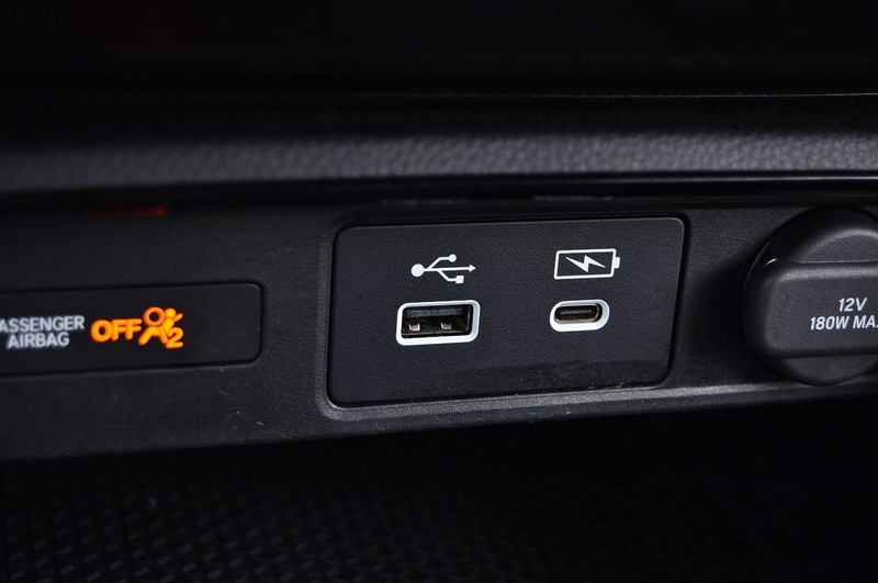 Honda CR-V Vehicle Full-screen Gallery Image 17