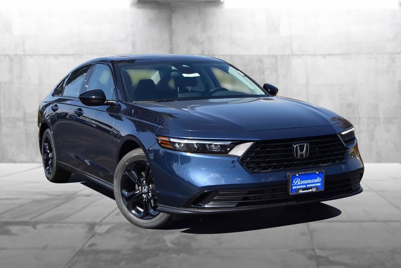 Honda Accord Sedan Vehicle Full-screen Gallery Image 2
