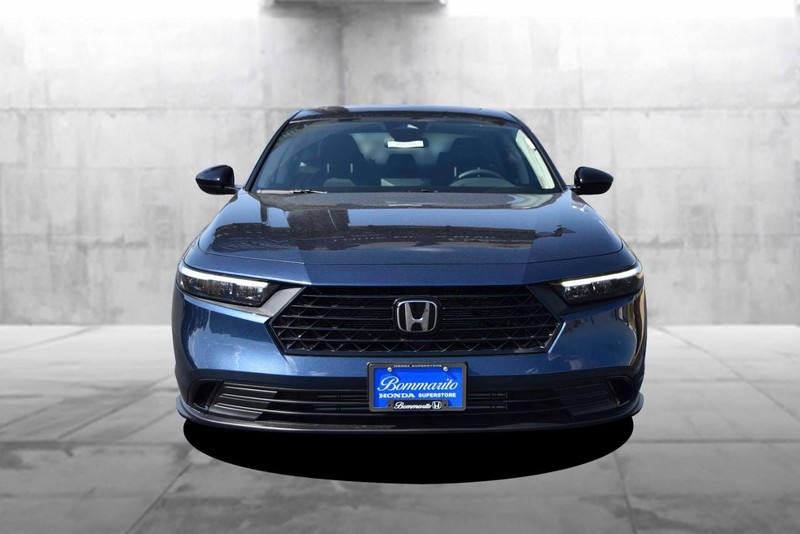 Honda Accord Sedan Vehicle Full-screen Gallery Image 4