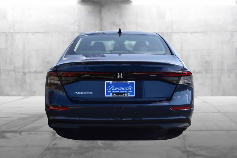 Honda Accord Sedan Vehicle Full-screen Gallery Image 6