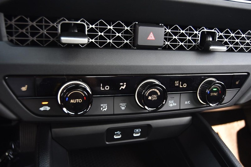 Honda Accord Sedan Vehicle Full-screen Gallery Image 15