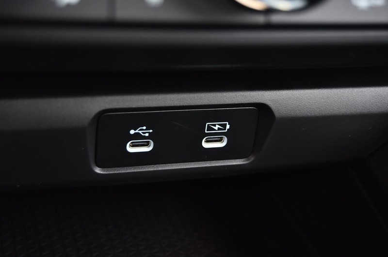 Honda Accord Sedan Vehicle Full-screen Gallery Image 16