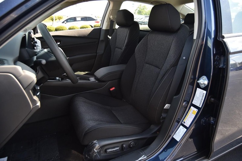 Honda Accord Sedan Vehicle Full-screen Gallery Image 20