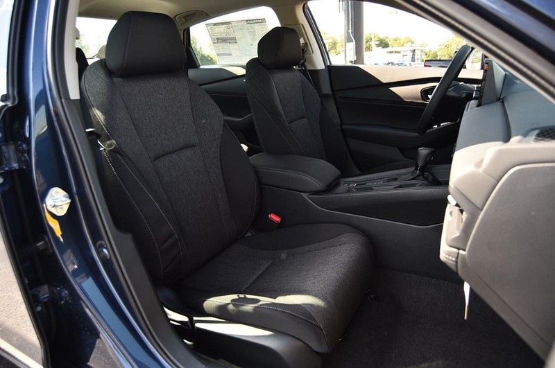 Honda Accord Sedan Vehicle Full-screen Gallery Image 21