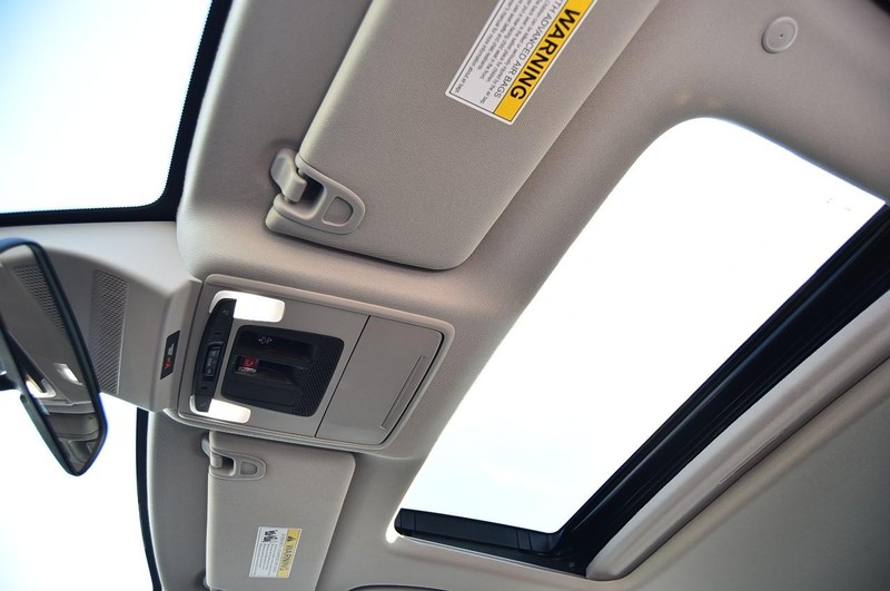 Honda Accord Sedan Vehicle Full-screen Gallery Image 22