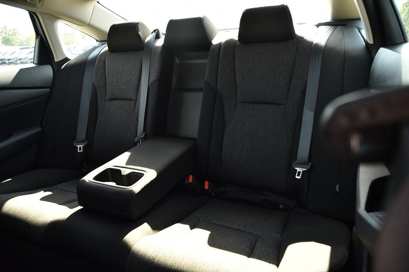 Honda Accord Sedan Vehicle Full-screen Gallery Image 23