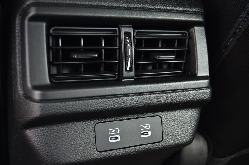 Honda Accord Sedan Vehicle Full-screen Gallery Image 24