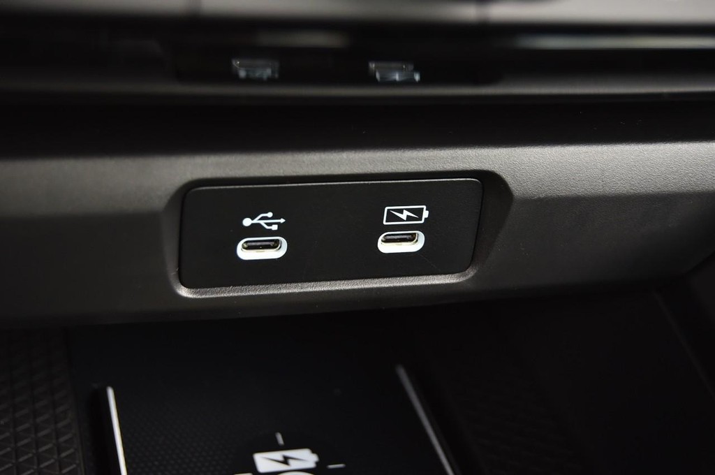 Honda Accord Hybrid Vehicle Image 16