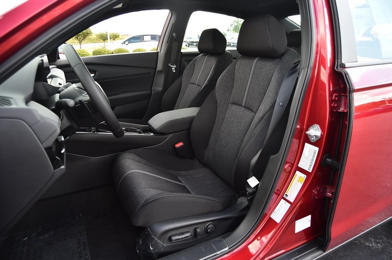 Honda Accord Hybrid Vehicle Full-screen Gallery Image 21