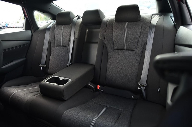 Honda Accord Hybrid Vehicle Full-screen Gallery Image 24