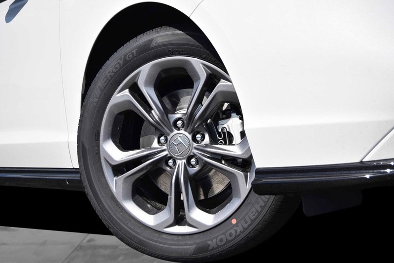 Honda Accord Hybrid Vehicle Full-screen Gallery Image 3