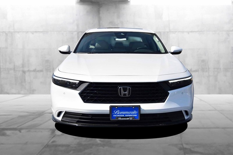 Honda Accord Hybrid Vehicle Full-screen Gallery Image 4