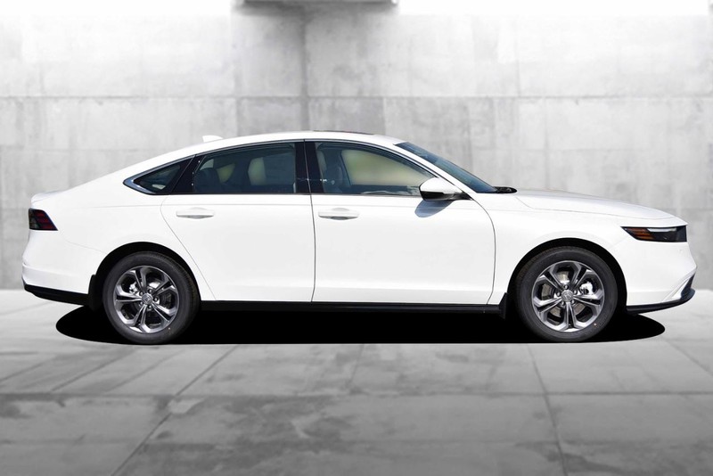 Honda Accord Hybrid Vehicle Full-screen Gallery Image 5