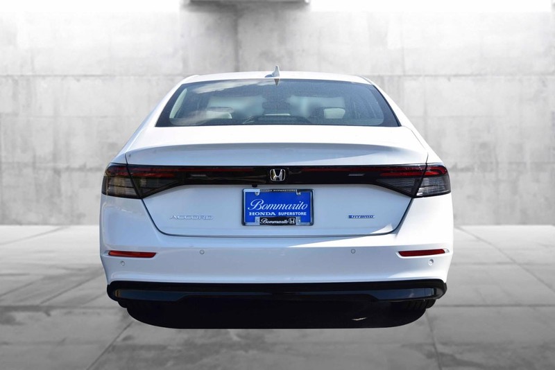 Honda Accord Hybrid Vehicle Full-screen Gallery Image 6