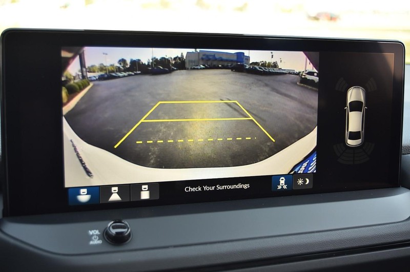 Honda Accord Hybrid Vehicle Full-screen Gallery Image 12