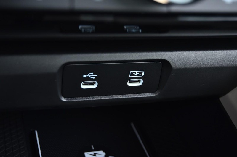 Honda Accord Hybrid Vehicle Full-screen Gallery Image 17