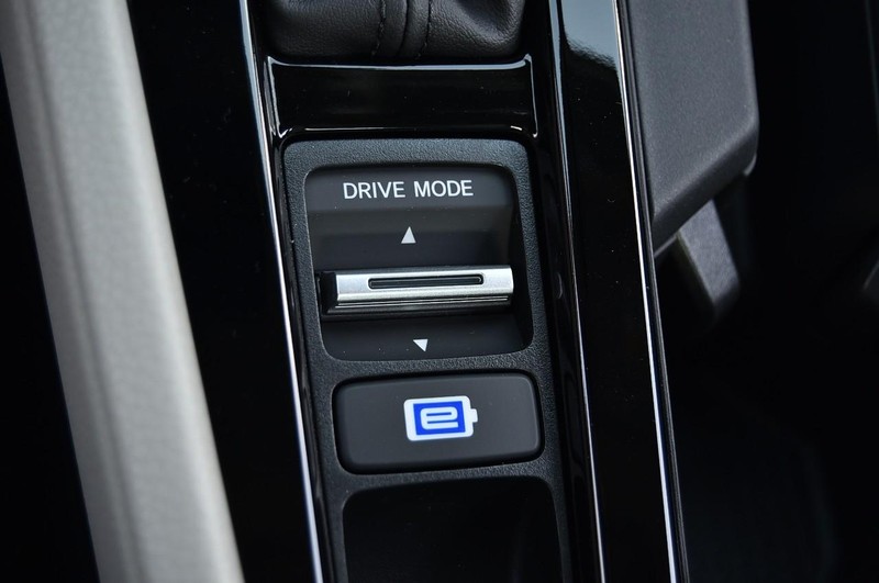 Honda Accord Hybrid Vehicle Full-screen Gallery Image 19