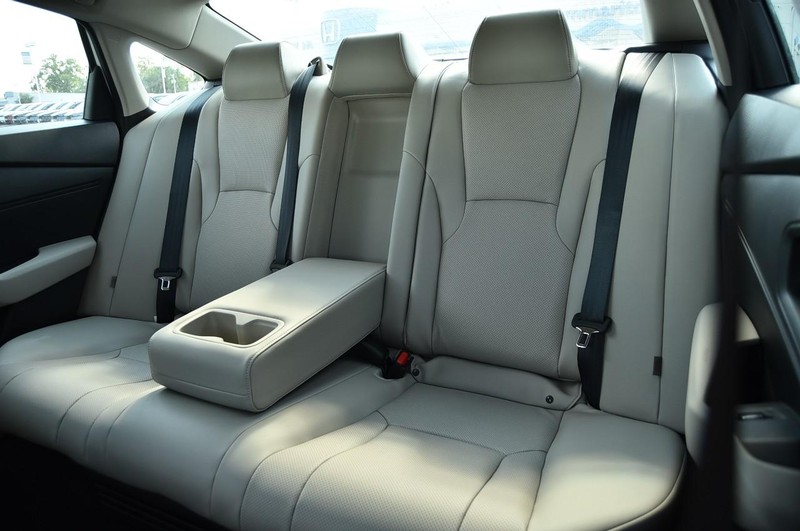 Honda Accord Hybrid Vehicle Full-screen Gallery Image 25