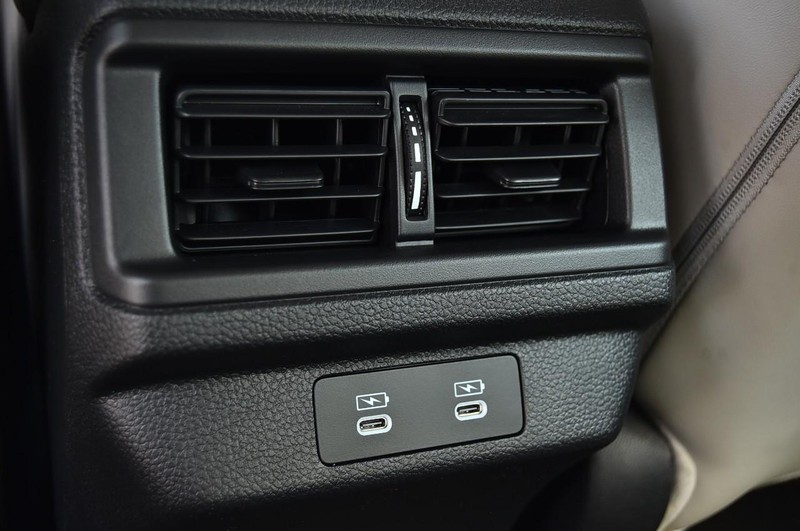 Honda Accord Hybrid Vehicle Full-screen Gallery Image 26