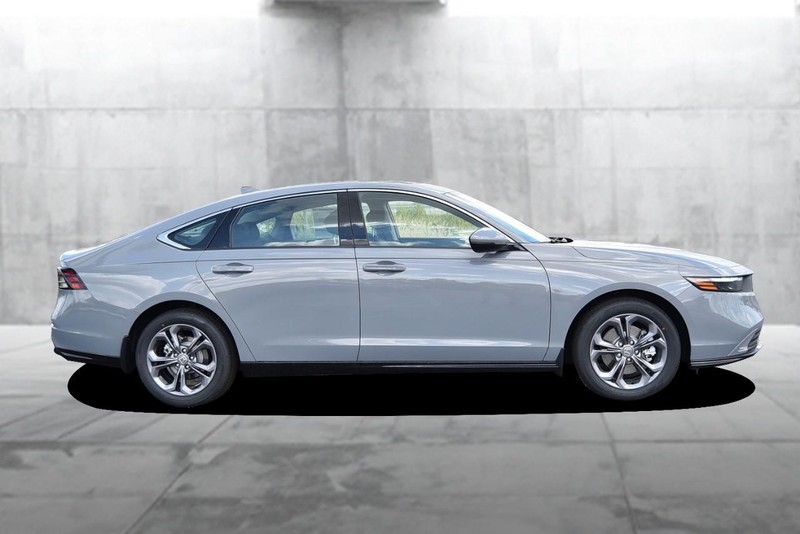 Honda Accord Hybrid Vehicle Full-screen Gallery Image 5