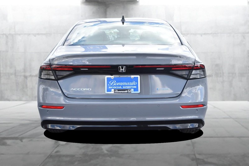 Honda Accord Hybrid Vehicle Full-screen Gallery Image 6