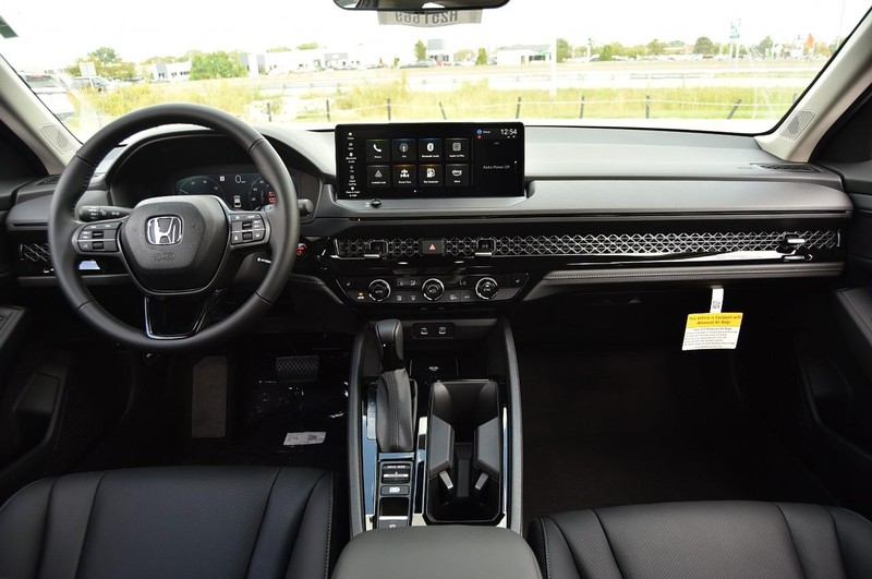 Honda Accord Hybrid Vehicle Full-screen Gallery Image 7