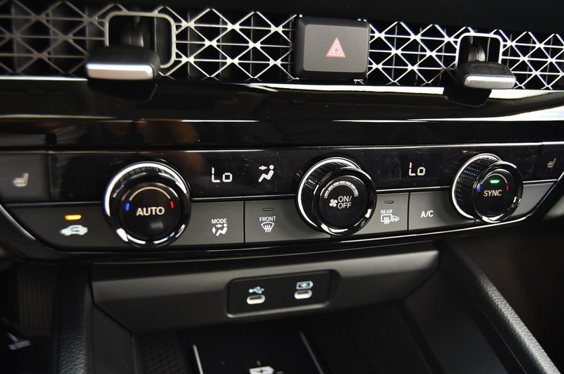 Honda Accord Hybrid Vehicle Full-screen Gallery Image 16