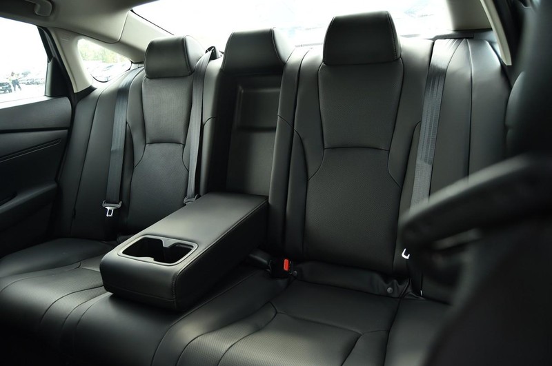 Honda Accord Hybrid Vehicle Full-screen Gallery Image 25