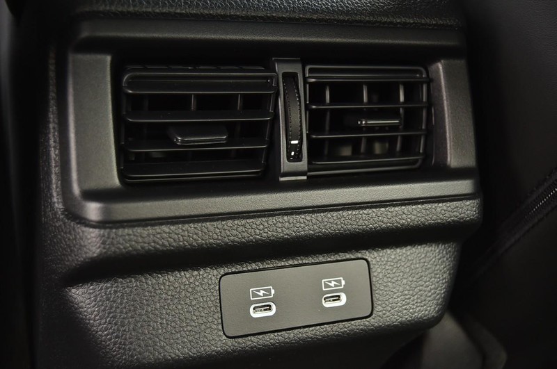 Honda Accord Hybrid Vehicle Full-screen Gallery Image 26