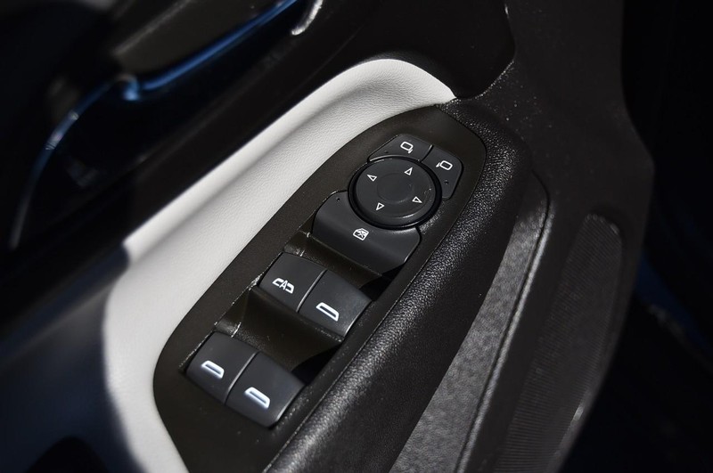 Chevrolet Equinox Vehicle Full-screen Gallery Image 8