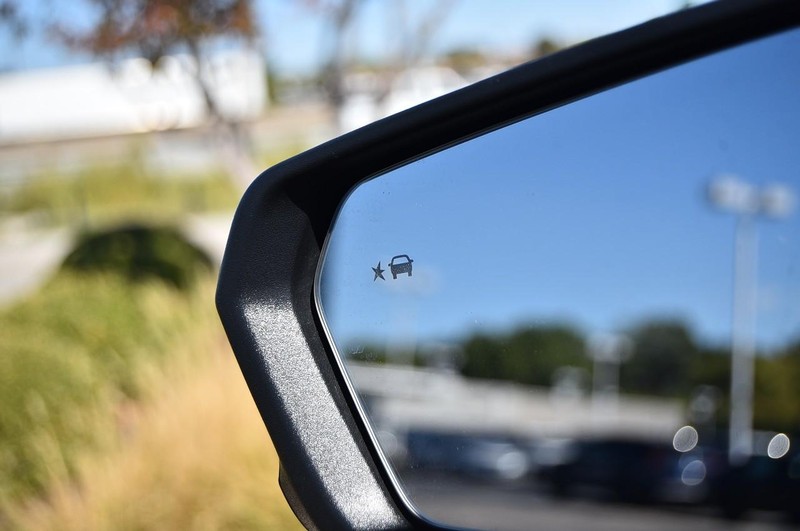 Chevrolet Equinox Vehicle Full-screen Gallery Image 10