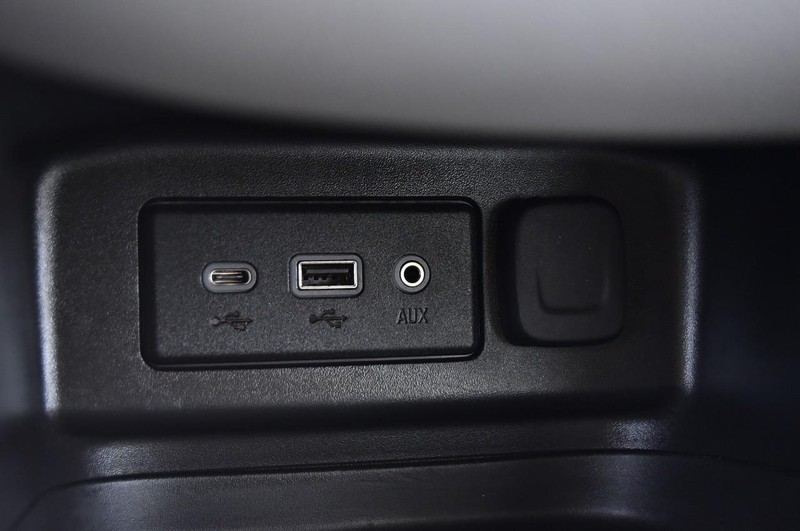 Chevrolet Equinox Vehicle Full-screen Gallery Image 16