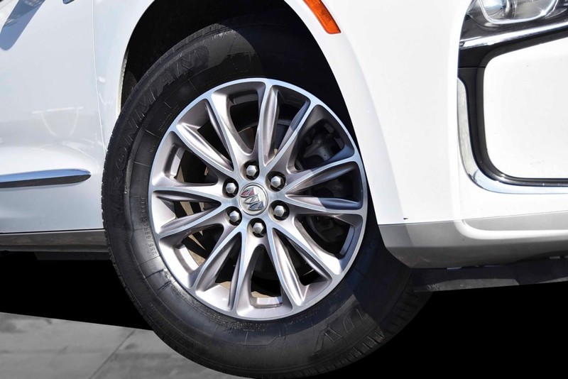 Buick Enclave Vehicle Full-screen Gallery Image 3