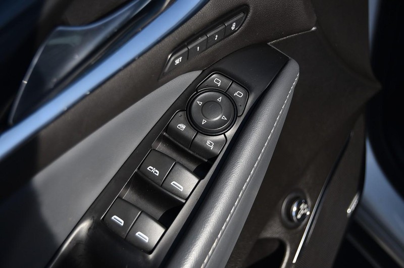 Buick Enclave Vehicle Full-screen Gallery Image 8