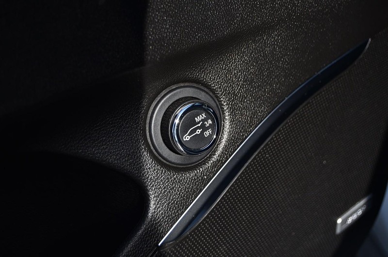 Buick Enclave Vehicle Full-screen Gallery Image 9