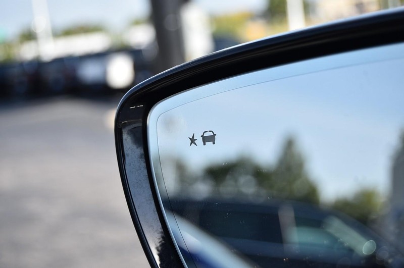 Buick Enclave Vehicle Full-screen Gallery Image 11