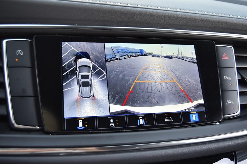 Buick Enclave Vehicle Full-screen Gallery Image 14