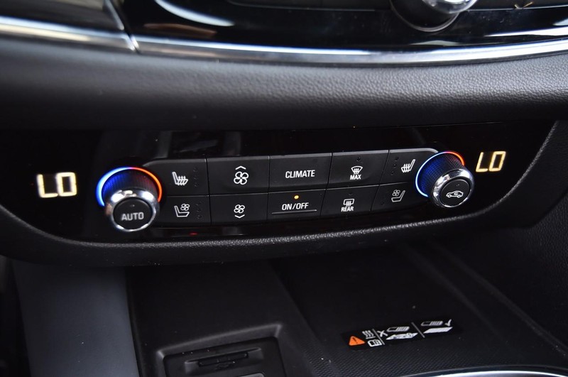 Buick Enclave Vehicle Full-screen Gallery Image 21