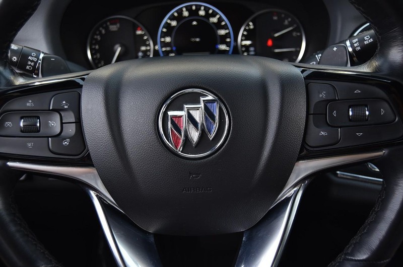 Buick Enclave Vehicle Full-screen Gallery Image 24