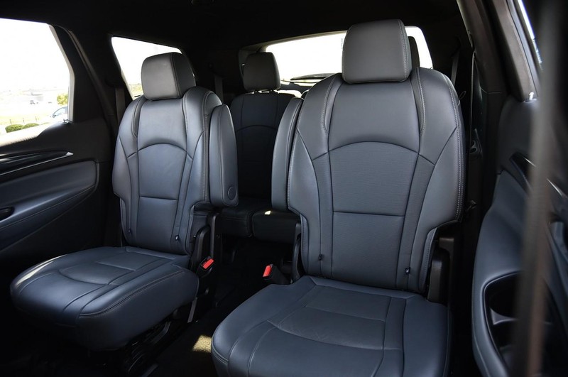 Buick Enclave Vehicle Full-screen Gallery Image 27