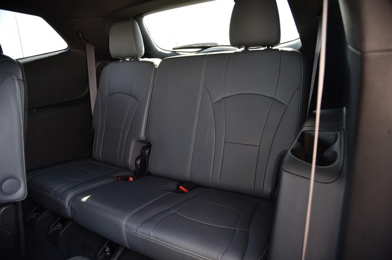 Buick Enclave Vehicle Full-screen Gallery Image 29