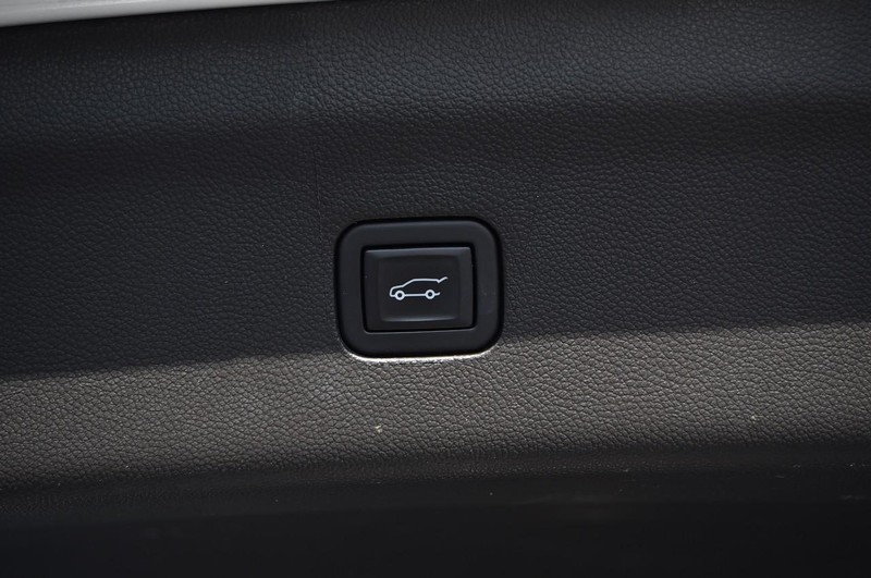 Buick Enclave Vehicle Full-screen Gallery Image 31